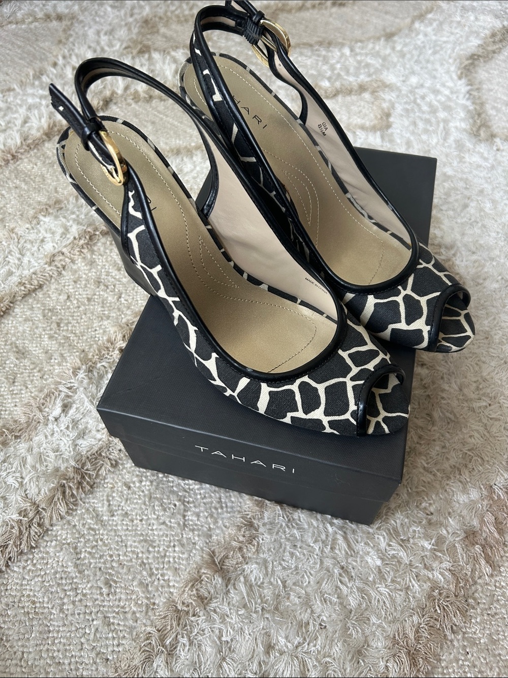 Tahari Gia wedges